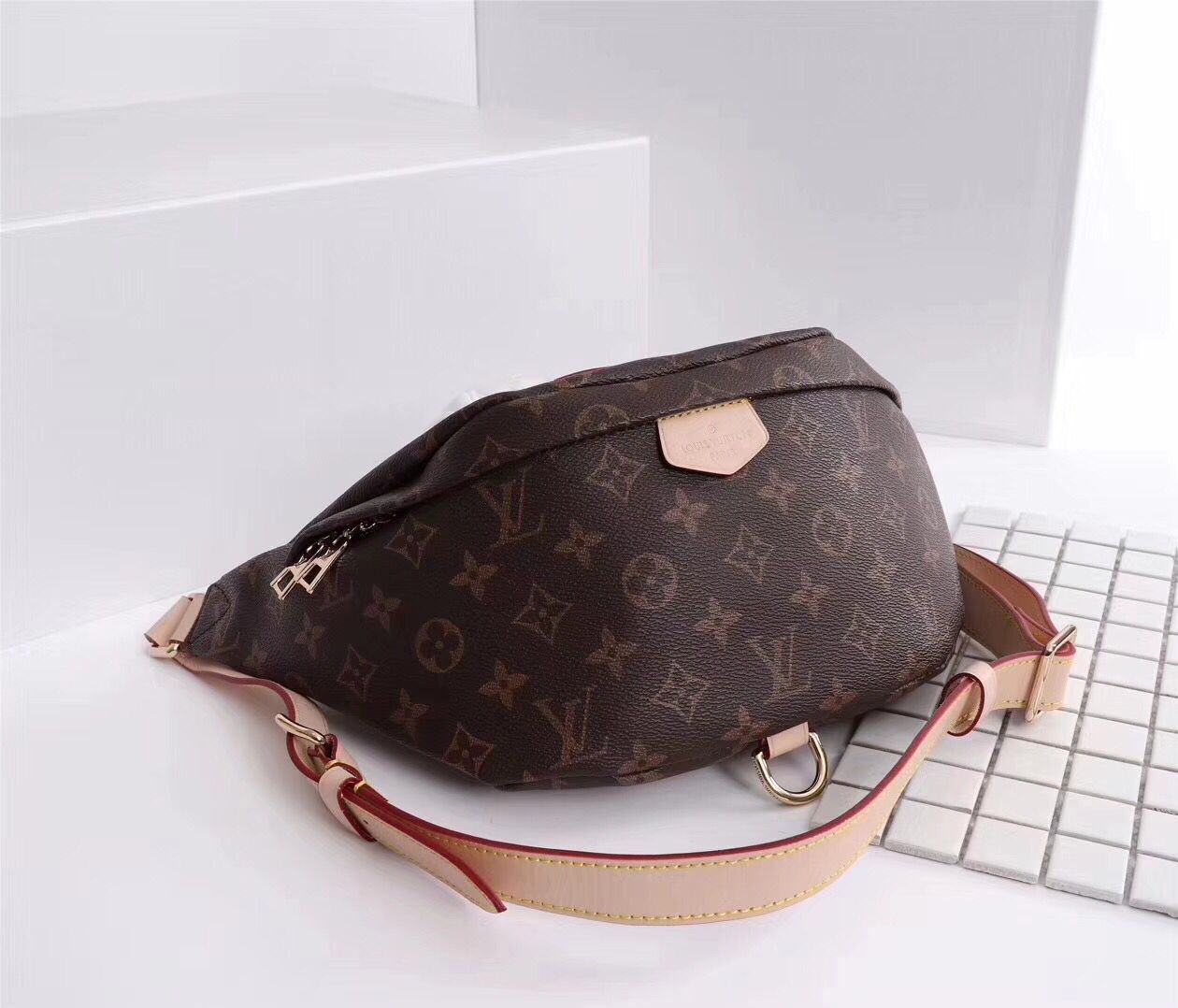 Louis Vuitton Monogram Canvas BUMBAG 43644 Louis Vuitton Monogram Canvas BUMBAG 43644
