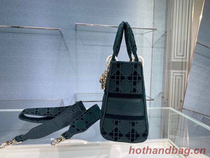 MEDIUM LADY D-LITE BAG Cannage Embroidered Velvet M0565OW green MEDIUM LADY D-LITE BAG Cannage Embroidered Velvet M0565OW green