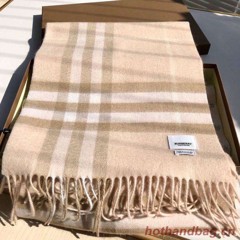 Burberry Scarf B00251