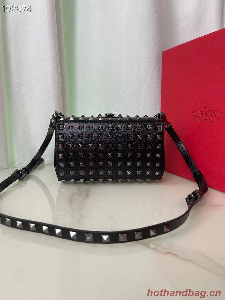 VALENTINO GARAVANI Rockstud Alcove Grain calf shoulder bag AV0189 black VALENTINO GARAVANI Rockstud Alcove Grain calf shoulder bag AV0189 black