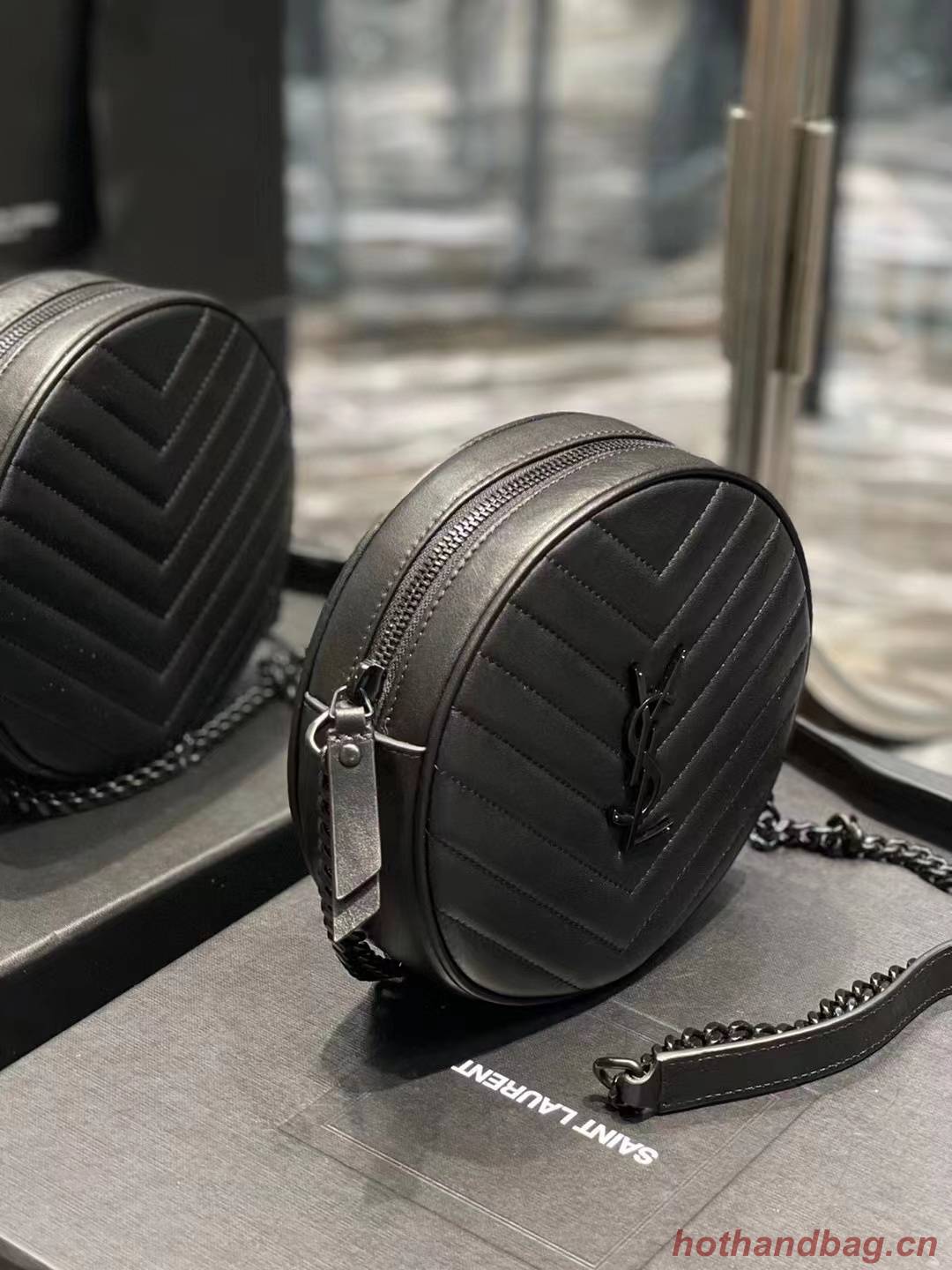 SAINT LAURENT VINYLE ROUND CAMERA BAG IN CHEVRON-QUILTED GRAIN DE POUDRE EMBOSSED LEATHER 6104361 black SAINT LAURENT VINYLE ROUND CAMERA BAG IN CHEVRON-QUILTED GRAIN DE POUDRE EMBOSSED LEATHER 6104361 black