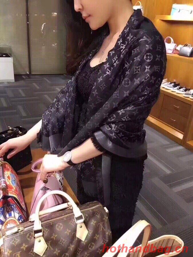 Louis Vuitton Scarf LVC00332