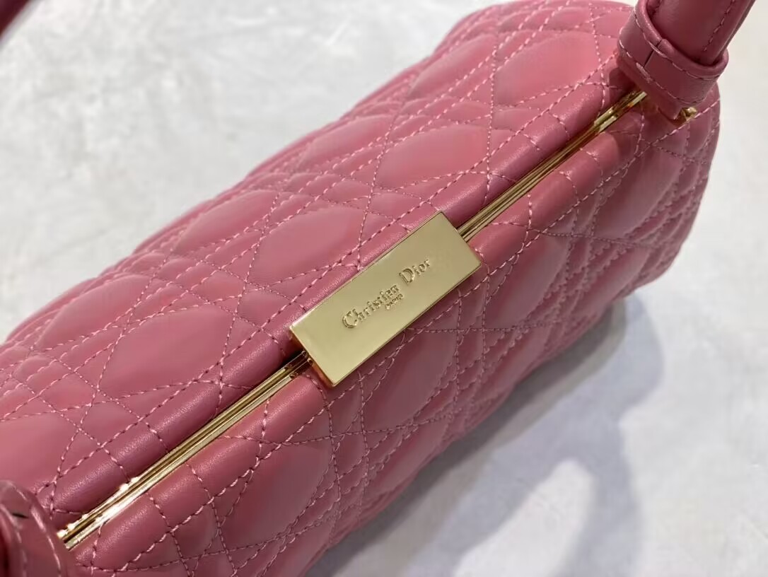 DIOR CARO COLLE NOIRE CLUTCH Cannage Lambskin C0688 pink DIOR CARO COLLE NOIRE CLUTCH Cannage Lambskin C0688 pink