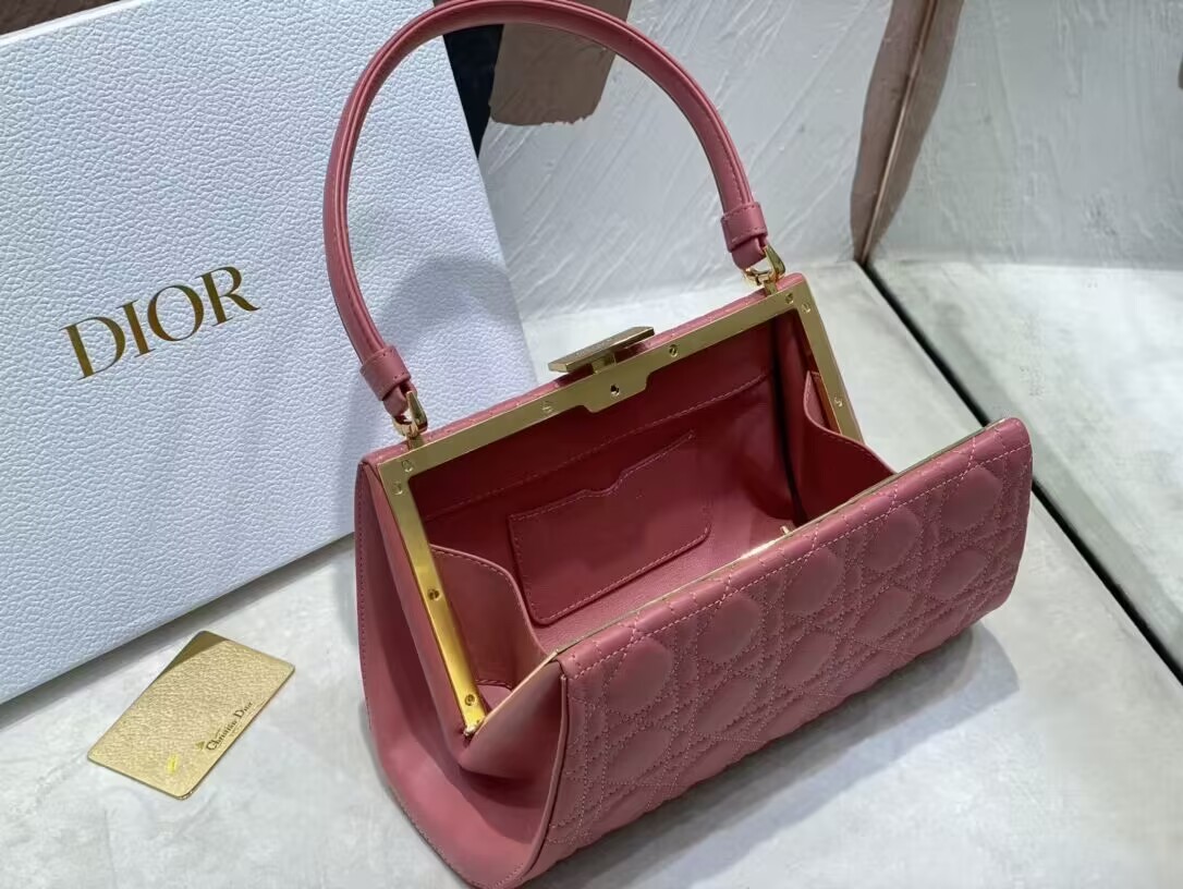 DIOR CARO COLLE NOIRE CLUTCH Cannage Lambskin C0688 pink DIOR CARO COLLE NOIRE CLUTCH Cannage Lambskin C0688 pink