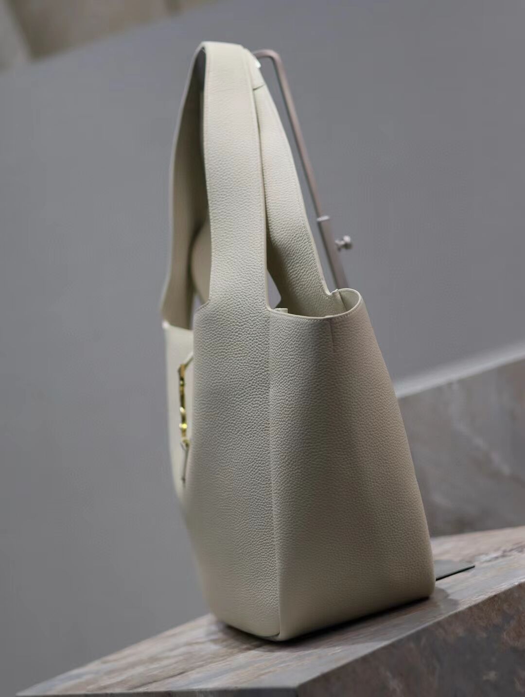 SAINT LAURENT BEA IN GRAINED LEATHER 763435 WHITE SAINT LAURENT BEA IN GRAINED LEATHER 763435 WHITE