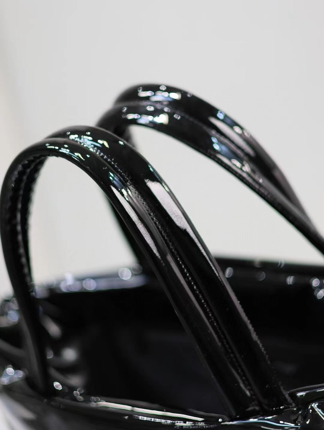 SAINT LAURENT MAXI TOTE IN PATENT CANVAS 756269 BLACK SAINT LAURENT MAXI TOTE IN PATENT CANVAS 756269 BLACK