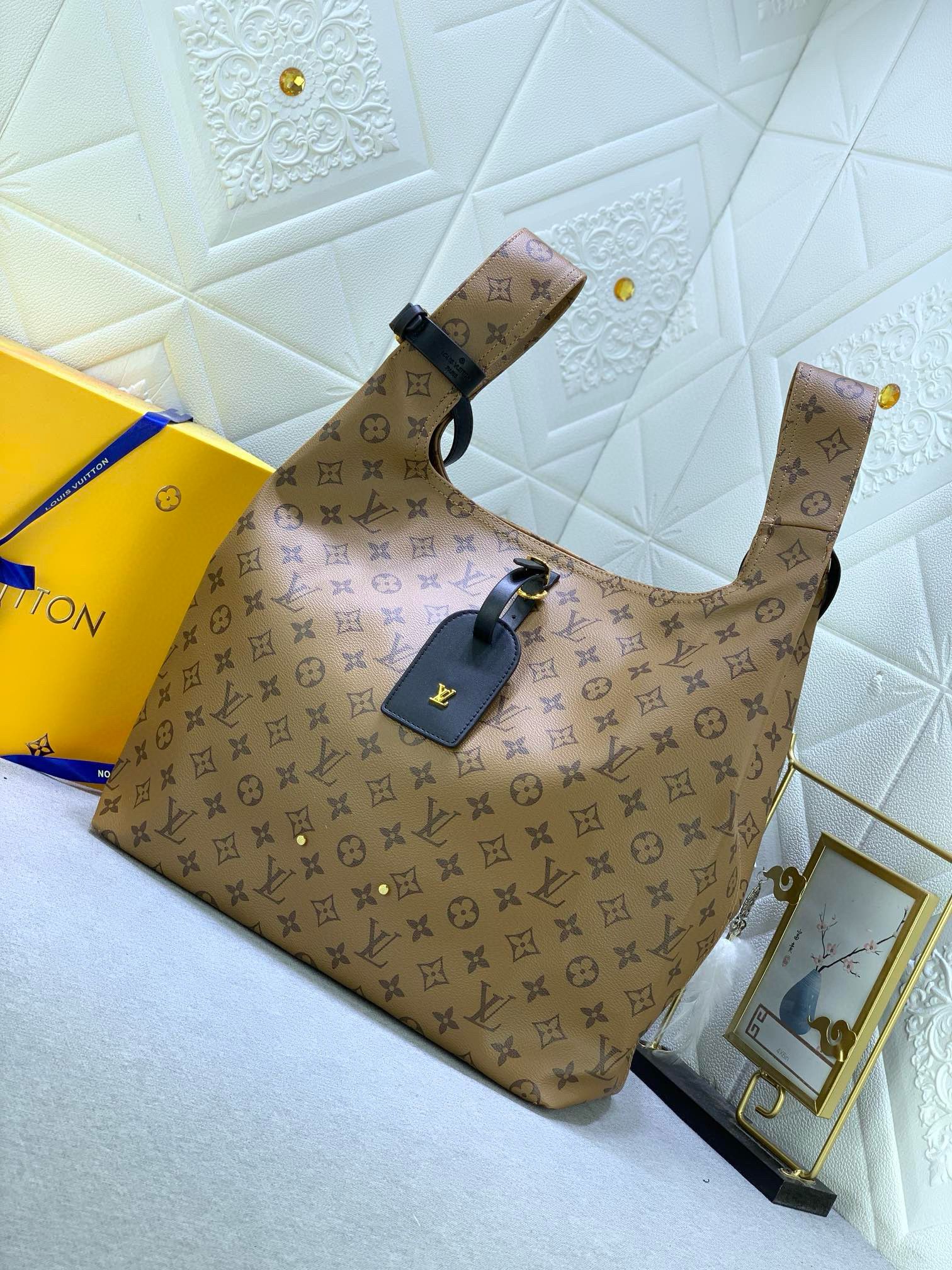 Louis Vuitton Monogram Reverse Atlantis GM Bag M46816 OR M46817 Light Brown Louis Vuitton Monogram Reverse Atlantis GM Bag M46816 OR M46817 Light Brown