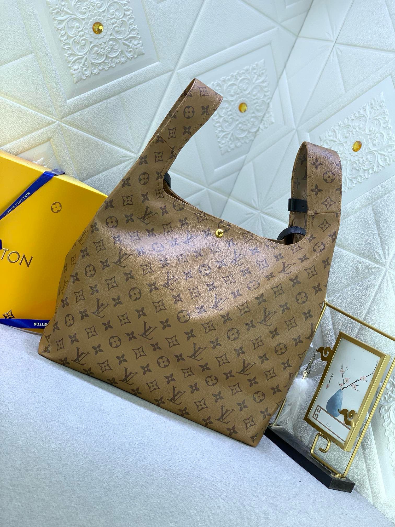 Louis Vuitton Monogram Reverse Atlantis GM Bag M46816 OR M46817 Light Brown Louis Vuitton Monogram Reverse Atlantis GM Bag M46816 OR M46817 Light Brown