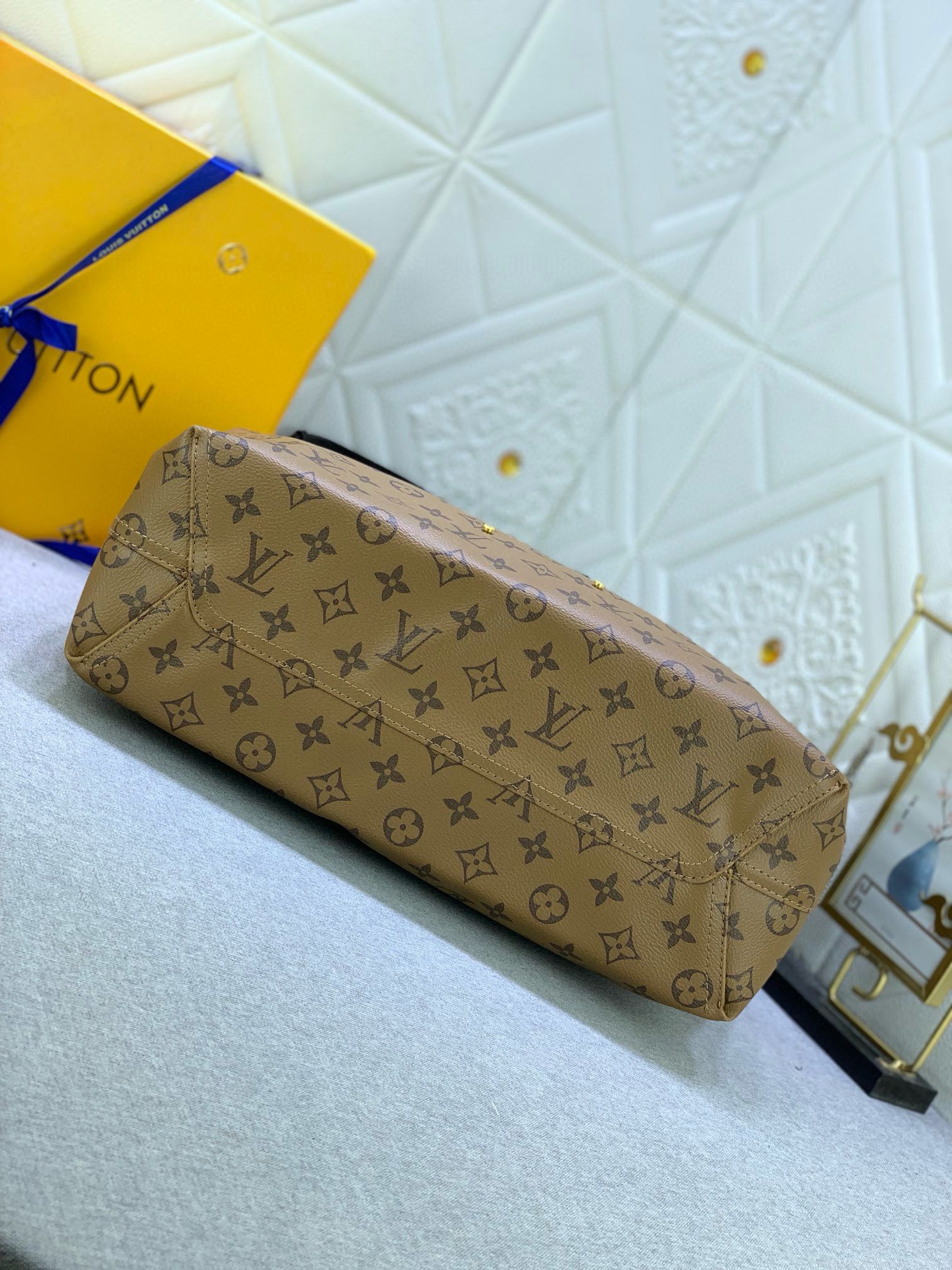 Louis Vuitton Monogram Reverse Atlantis GM Bag M46816 OR M46817 Light Brown Louis Vuitton Monogram Reverse Atlantis GM Bag M46816 OR M46817 Light Brown