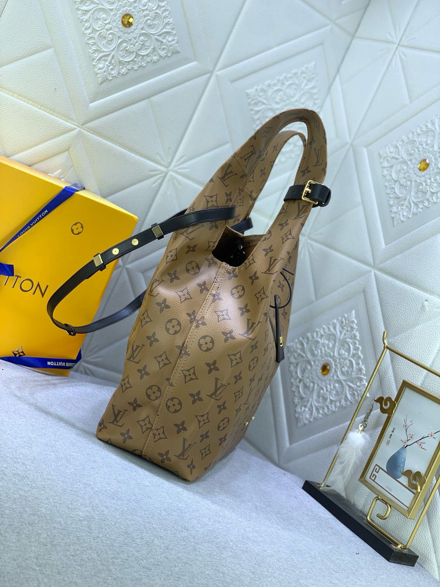 Louis Vuitton Monogram Reverse Atlantis GM Bag M46816 OR M46817 Light Brown Louis Vuitton Monogram Reverse Atlantis GM Bag M46816 OR M46817 Light Brown