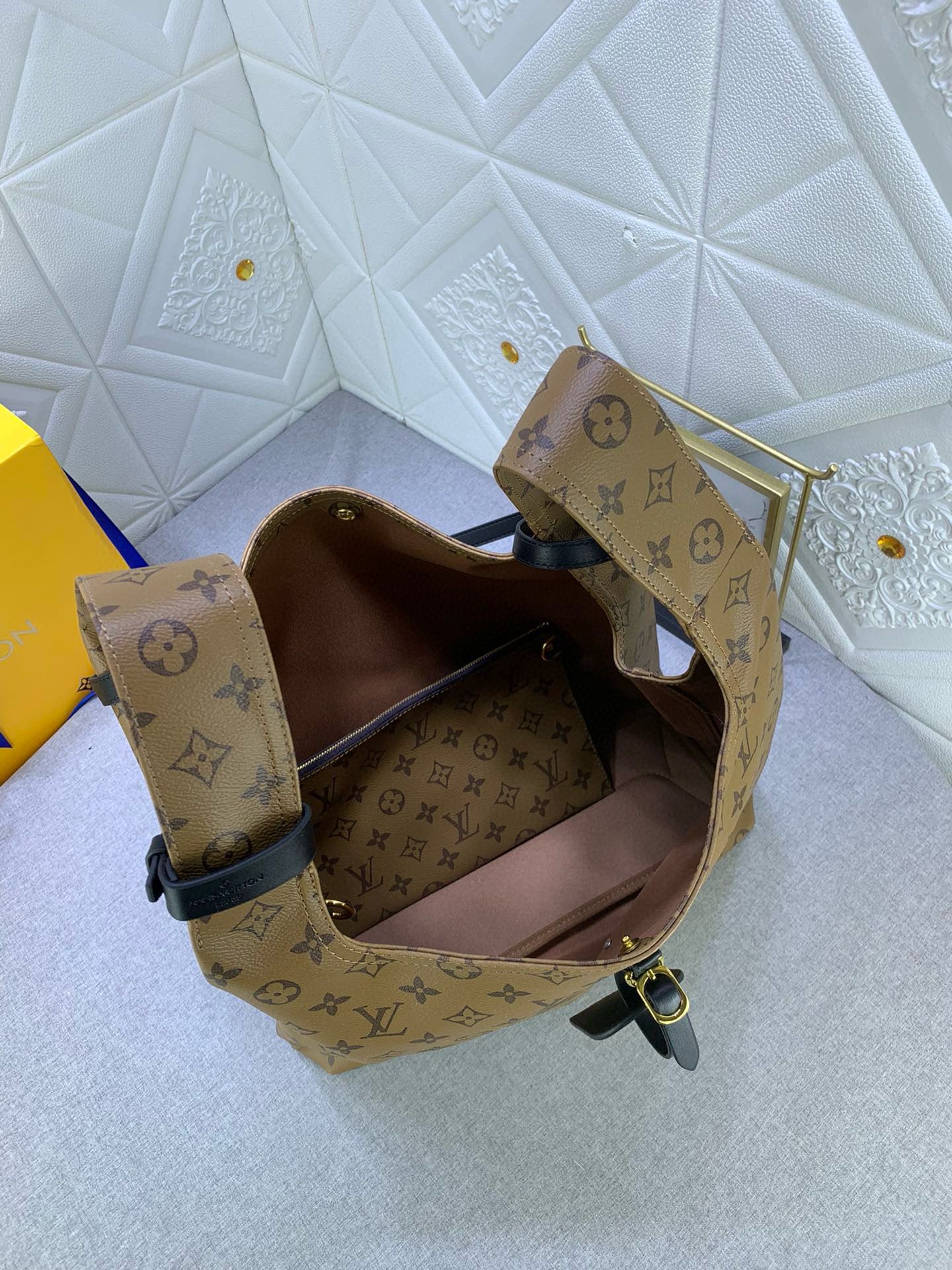 Louis Vuitton Monogram Reverse Atlantis GM Bag M46816 OR M46817 Light Brown Louis Vuitton Monogram Reverse Atlantis GM Bag M46816 OR M46817 Light Brown