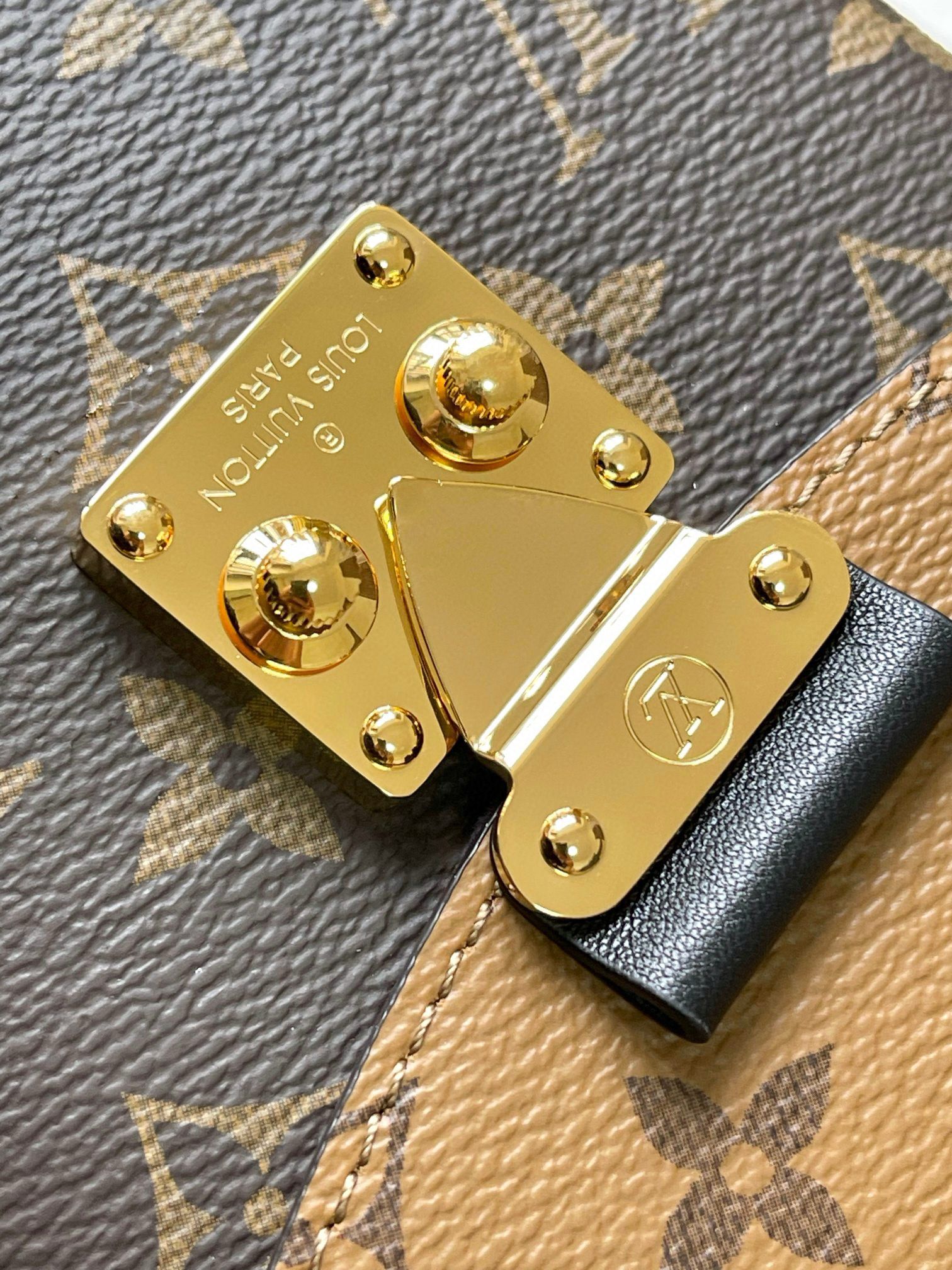 Louis Vuitton Monogram Canvas Camera Box Bag M82465 Brown Louis Vuitton Monogram Canvas Camera Box Bag M82465 Brown