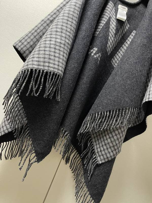 Fendi Cloak FDC00131 Fendi Cloak FDC00131