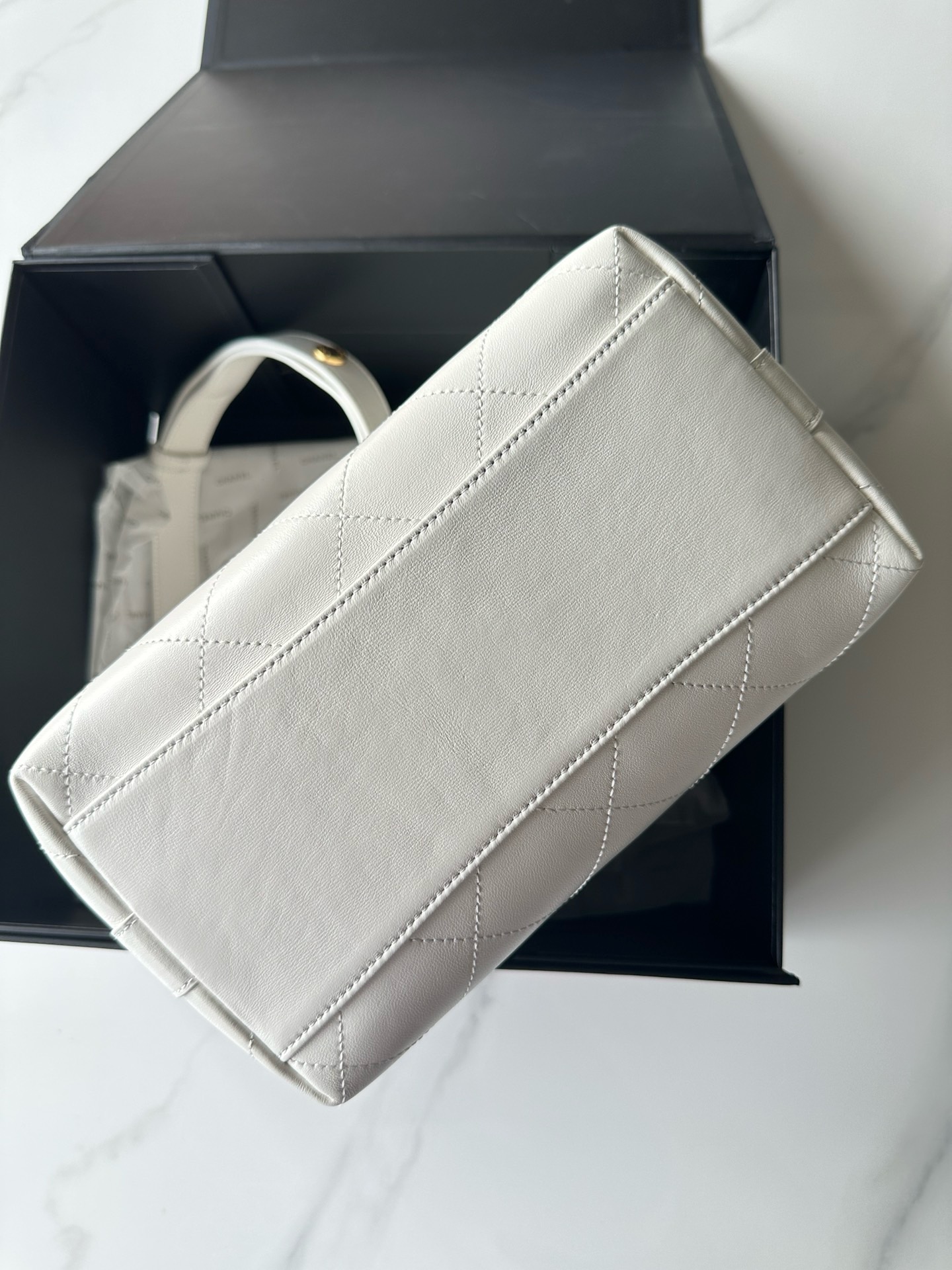 Chanel LARGE BUCKET BAG AS5406 white