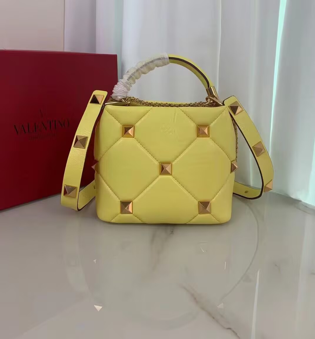 Medium VALENTINO ROMAN STUD chain Denim 0093 yellow