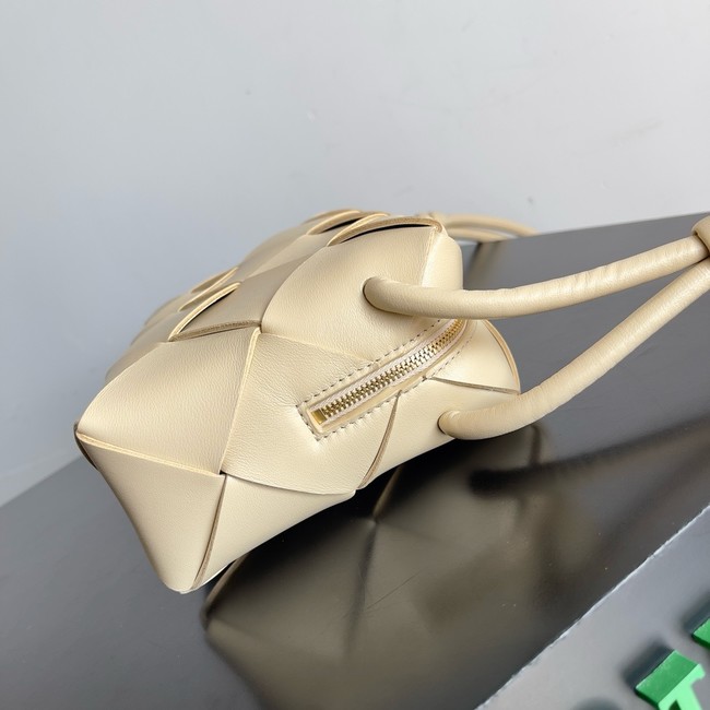 Bottega Veneta Intrecciato Concert Pouch D794258 Cream