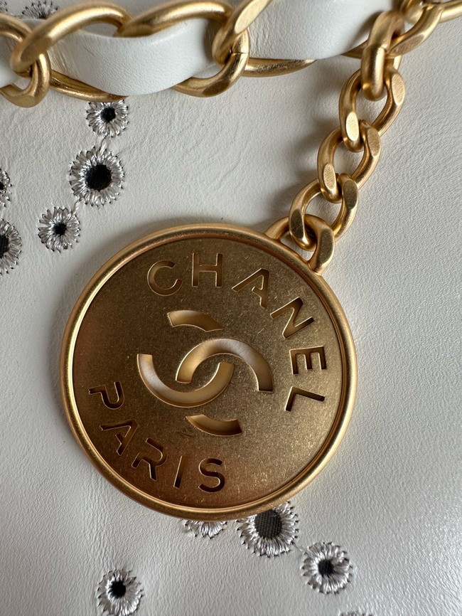 CHANEL 22 SMALL HANDBAG AS3260 white