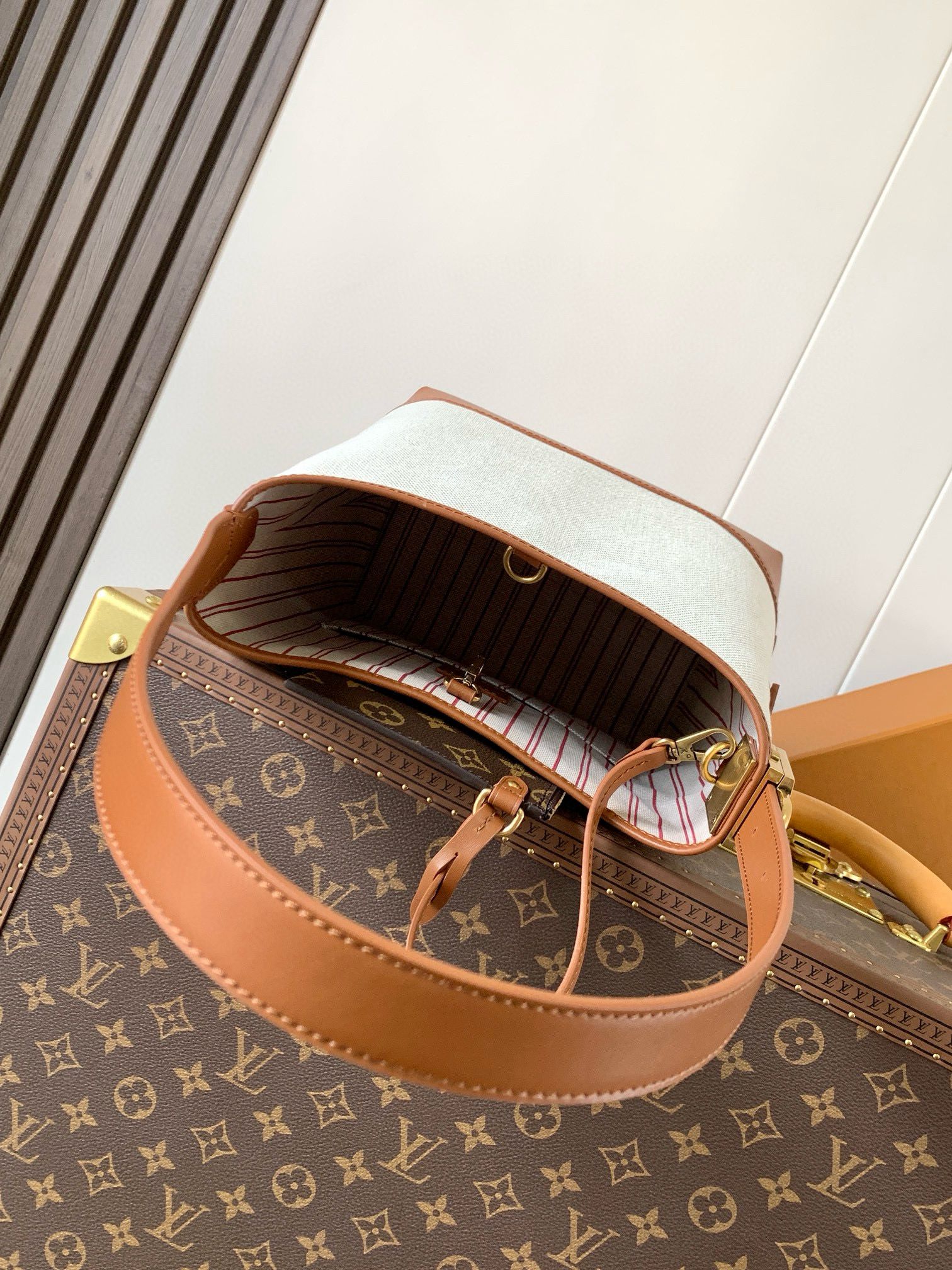 Louis Vuitton Low Key Hobo PM M25468 Brown