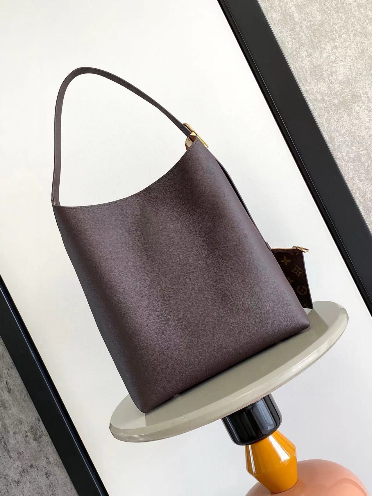 Louis Vuitton Low Key Hobo MM M25022 Coffee