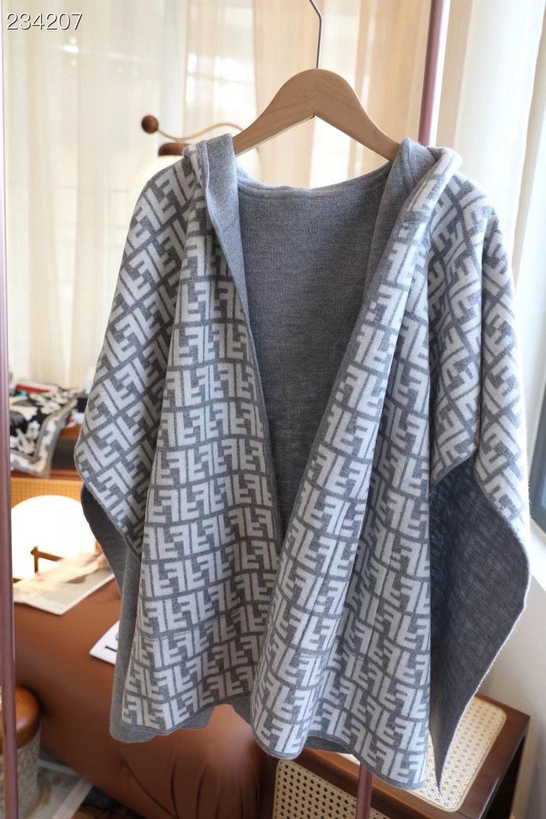 Fendi Cape Double-sided cashmere FDC35905