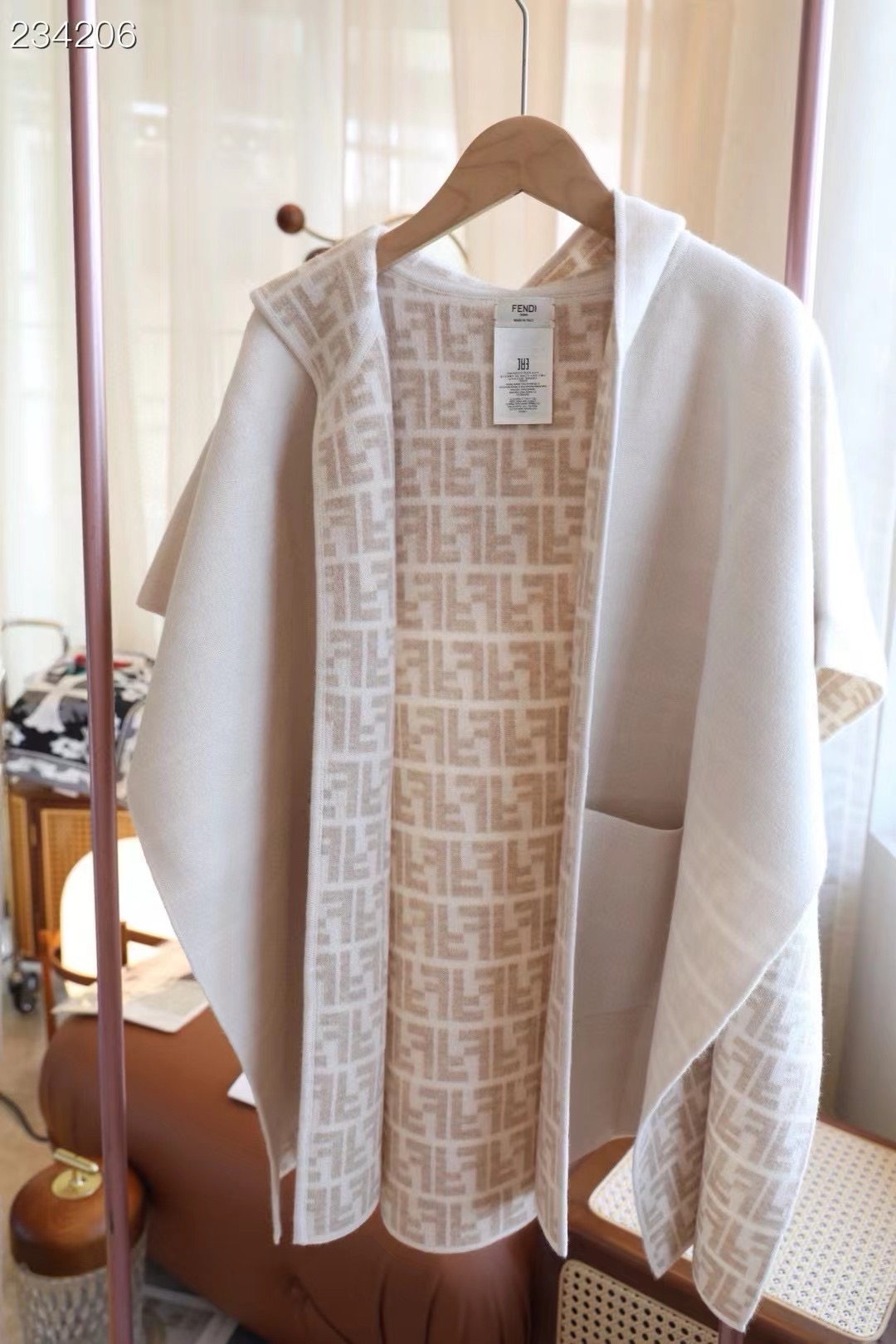 Fendi Cape Double-sided cashmere FDC35906