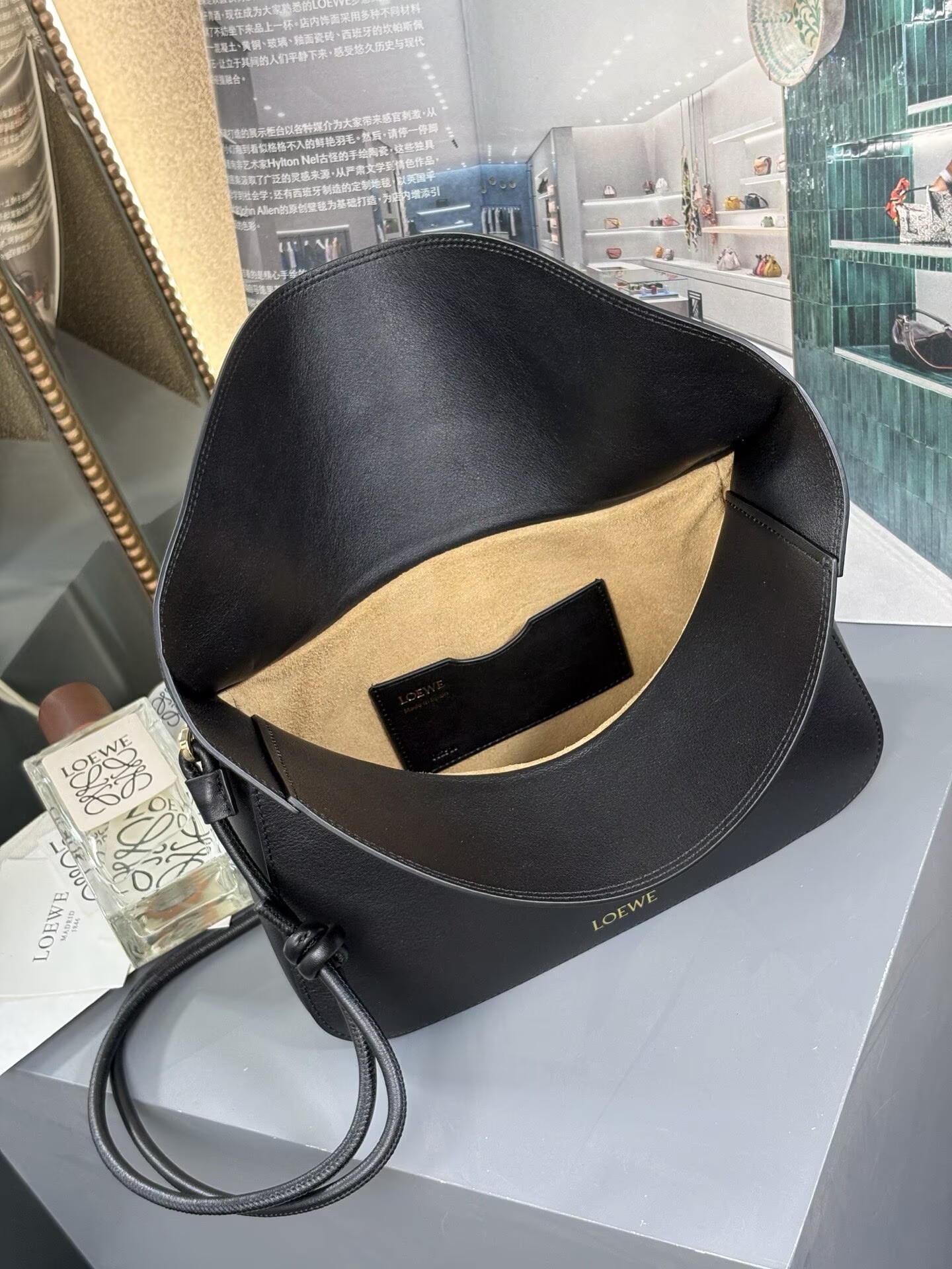 Loewe Ola Original Leather Fashion Handbag L53012 Black Loewe Ola Original Leather Fashion Handbag L53012 Black