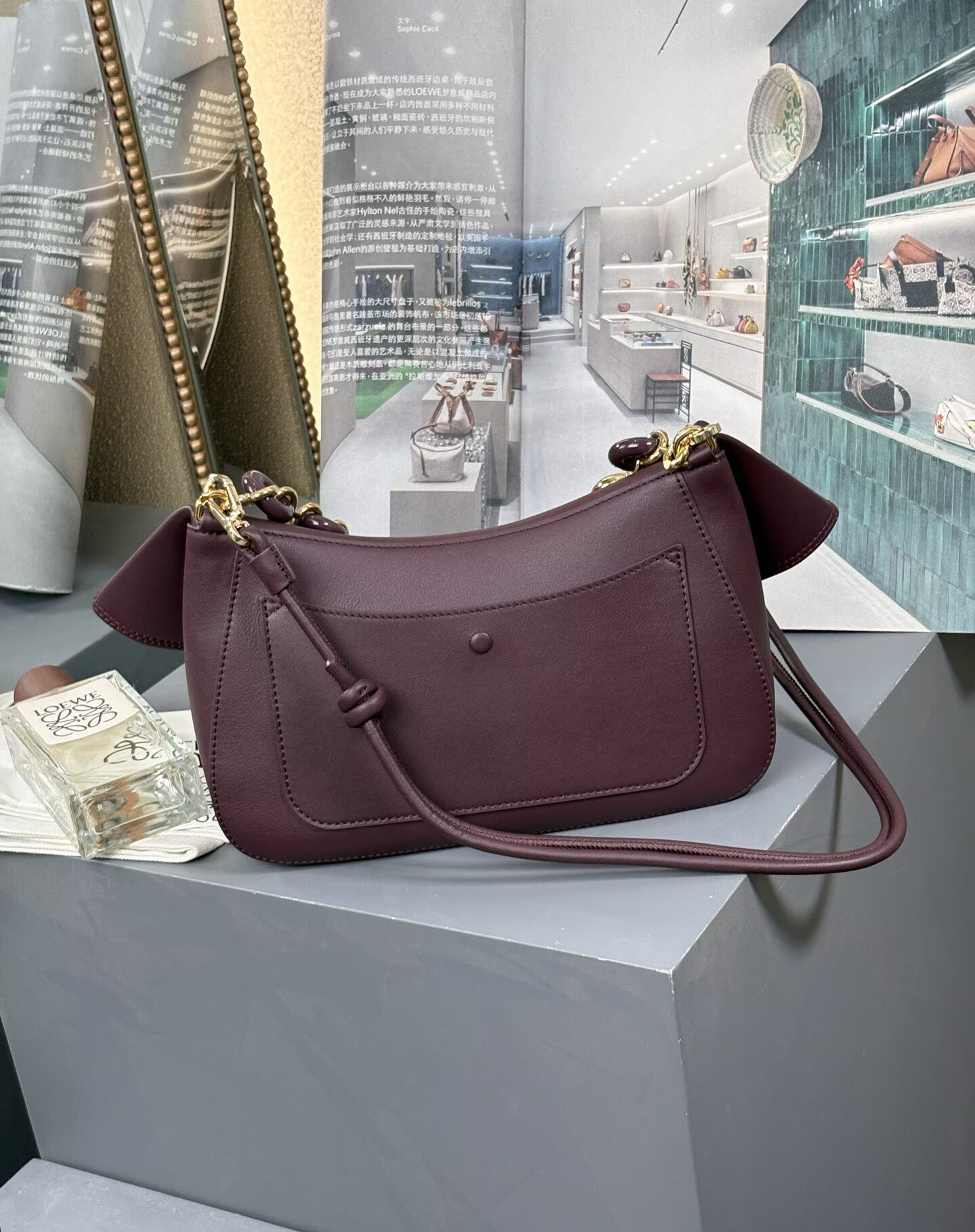 Loewe Ola Original Leather Fashion Handbag L53012 Wine Loewe Ola Original Leather Fashion Handbag L53012 Wine