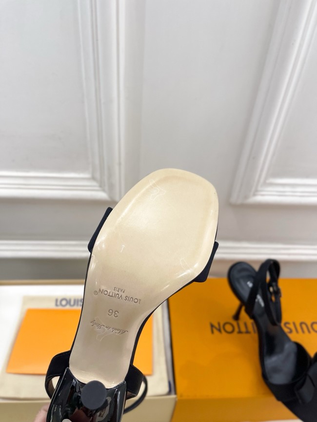 Louis Vuitton Sandals 67003-4