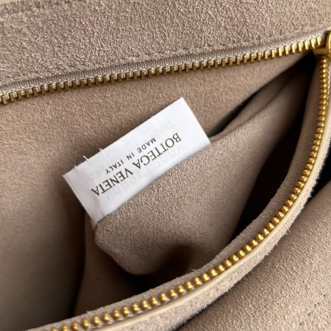 Bottega Veneta Small Andiamo P5678 Brass finish Bottega Veneta Small Andiamo P5678 Brass finish