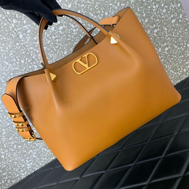 VALENTINO Medium Sheepskin Shoulder Bag 0112L brown VALENTINO Medium Sheepskin Shoulder Bag 0112L brown