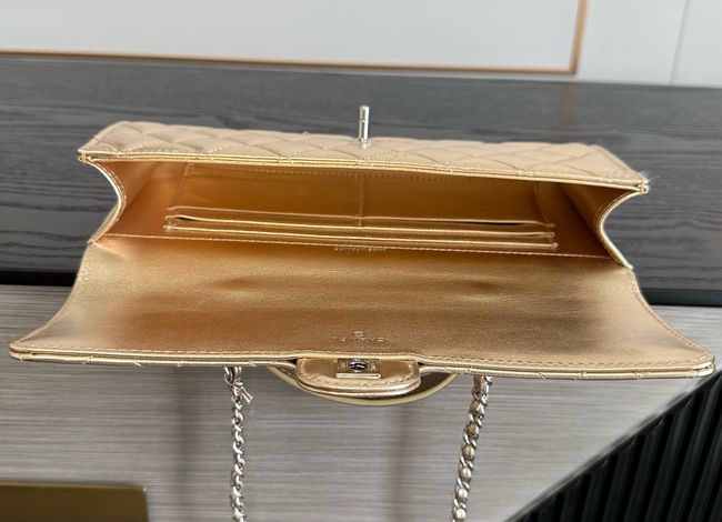 Chanel Clutch with chain Sheepskin AP5280 gold Chanel Clutch with chain Sheepskin AP5280 gold