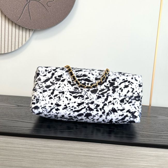 Chanel Clutch with chain AP5252 White & Black Chanel Clutch with chain AP5252 White & Black