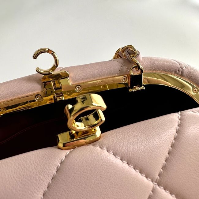 Chanel Clutch with chain Lambskin AP5252 pink Chanel Clutch with chain Lambskin AP5252 pink