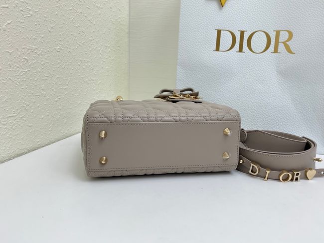 Small Lady Dior Bag with Strap Cannage patent leather M0531OU gray
