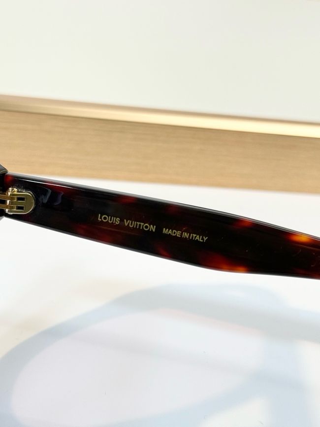 Louis Vuitton Sunglasses 821462-1 Louis Vuitton Sunglasses 821462-1