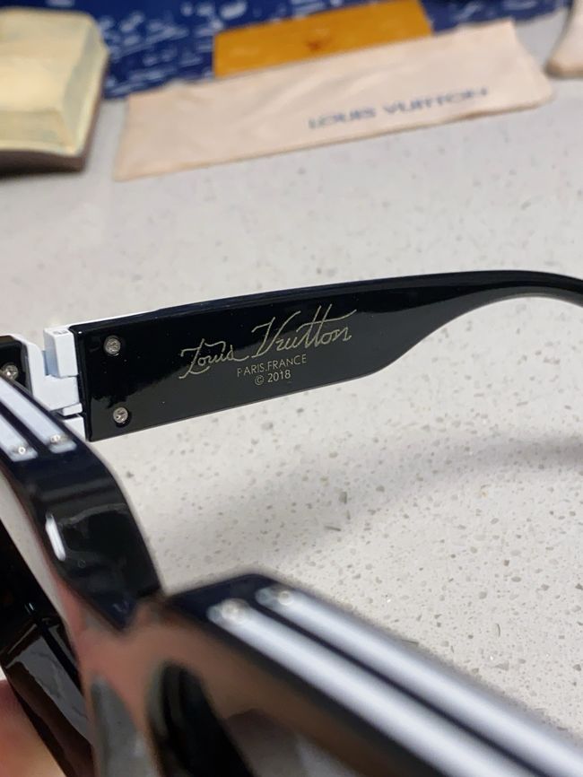 Louis Vuitton Sunglasses 821464-1