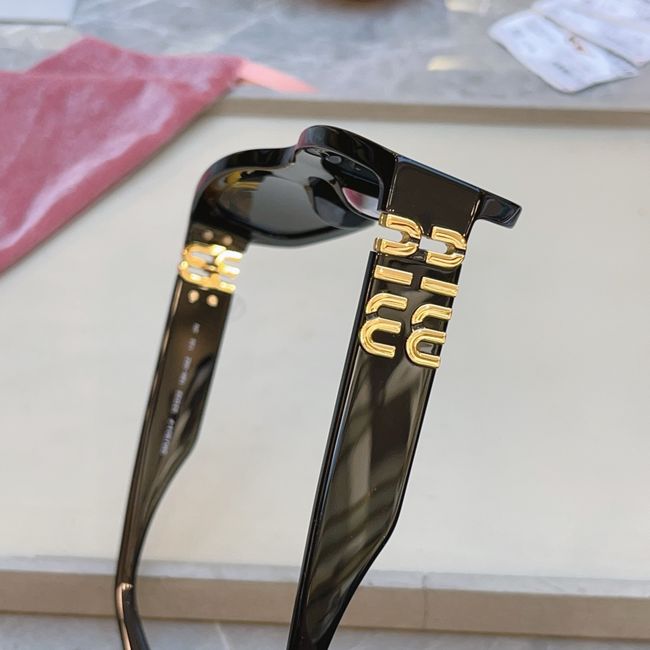 MiuMiu Sunglasses 821486-3 MiuMiu Sunglasses 821486-3