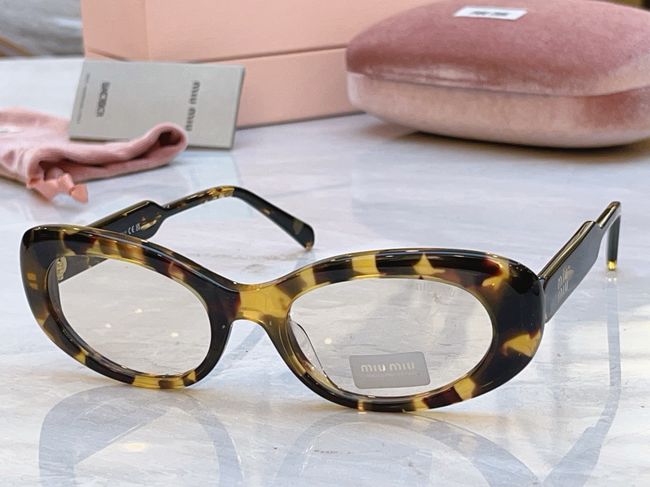 MiuMiu Sunglasses 821488-7