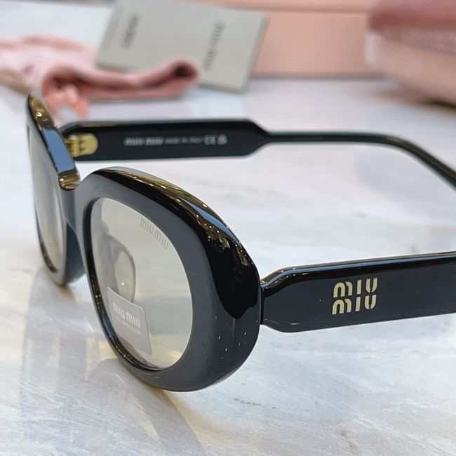 MiuMiu Sunglasses 821488-8