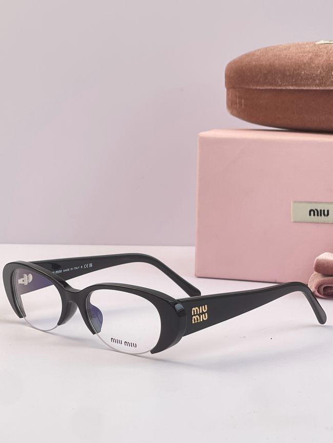 MiuMiu Sunglasses 821494-4