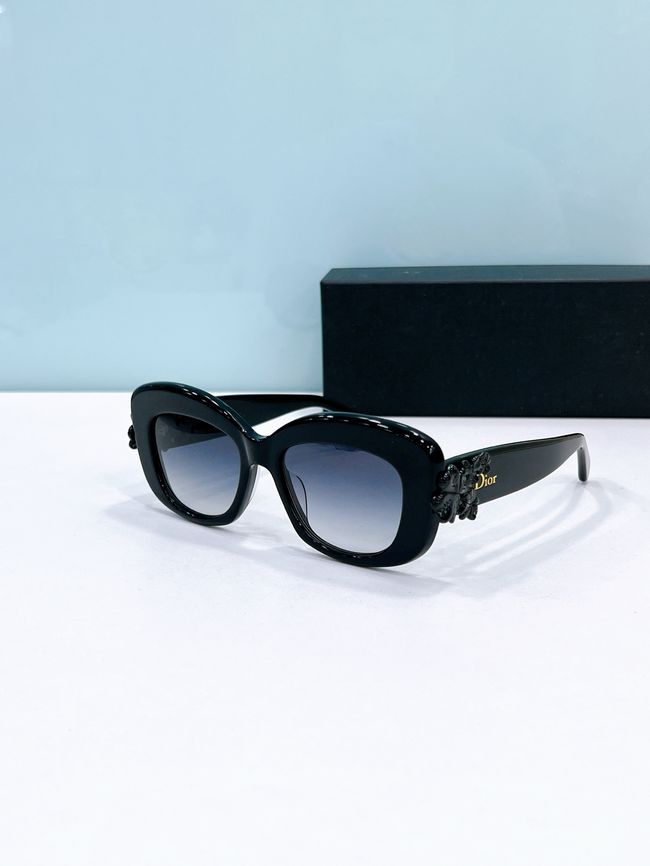 Dior Sunglasses 821536-4