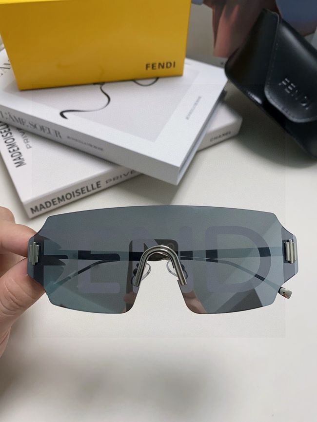 Fendi Sunglasses 821539-4
