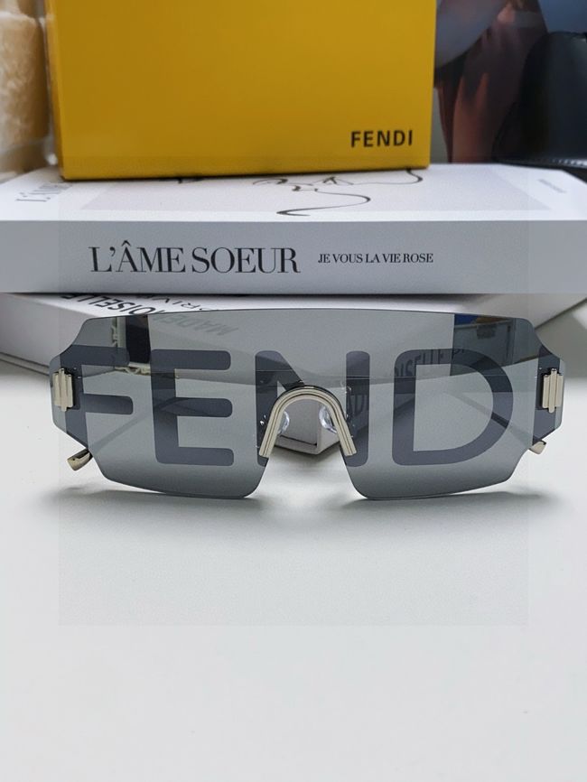 Fendi Sunglasses 821539-4