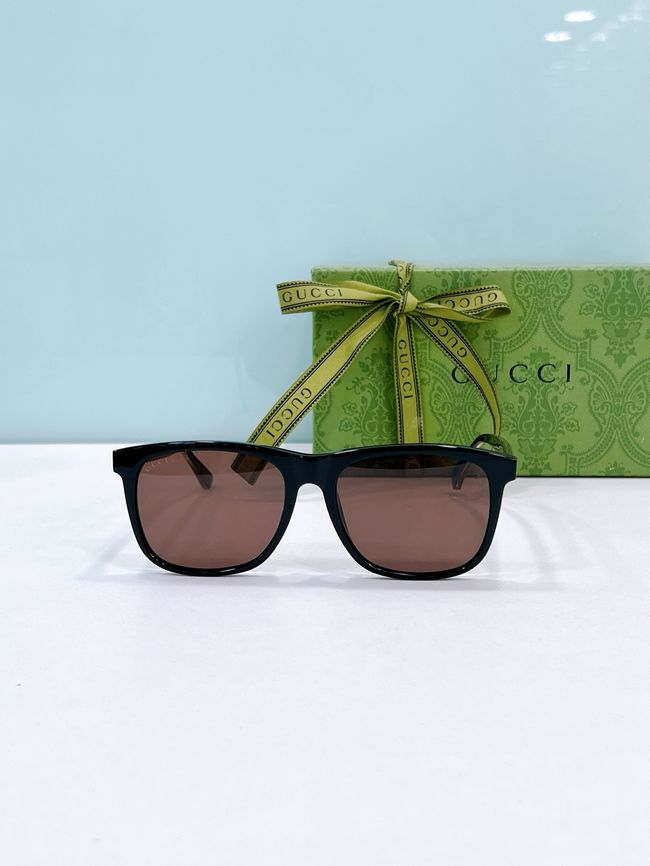 Gucci Sunglasses 821553-3