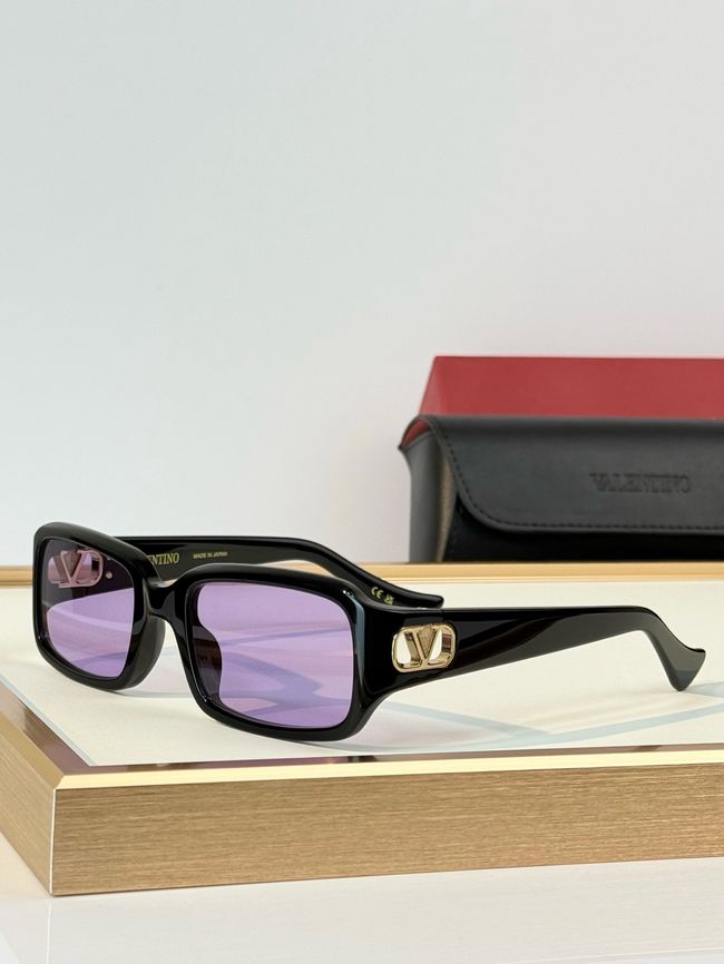 Valentino Sunglasses 821567-2