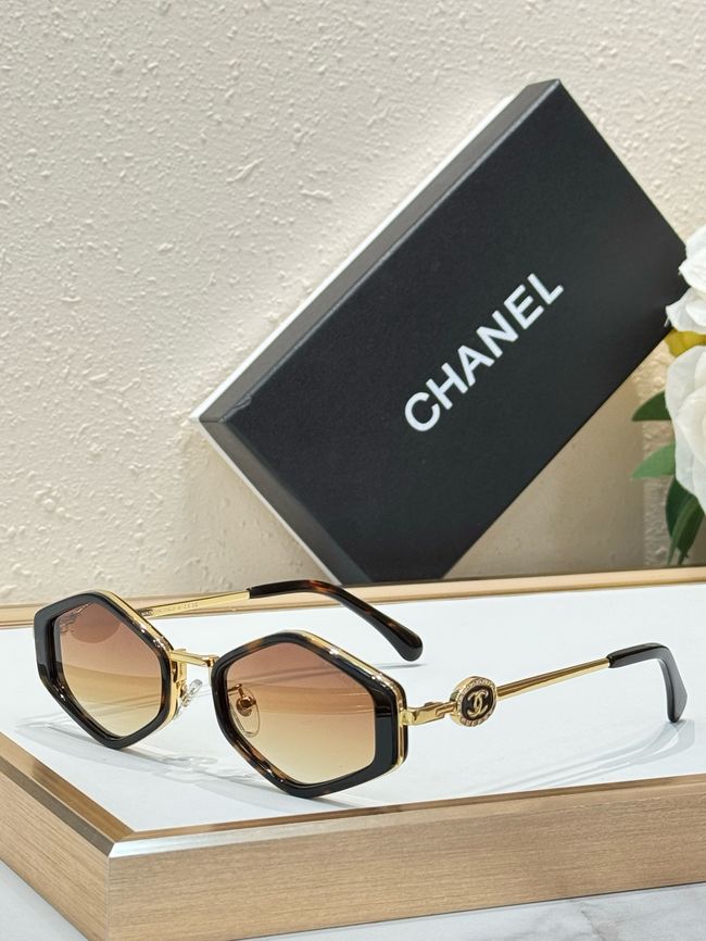 Chanel Sunglasses 821640-4