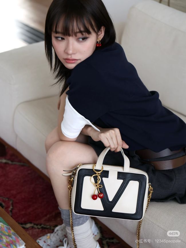 VALENTINO GARAVANI Loco Calf leather bag 0015 black&white