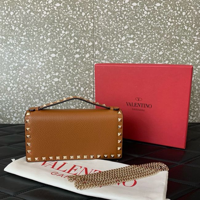 VALENTINO Rockstud calfskin chain bag SHI098 brown VALENTINO Rockstud calfskin chain bag SHI098 brown