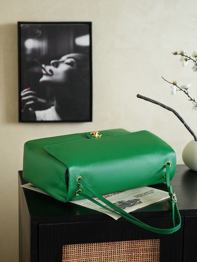 Chanel SPRING SUMMER MAXI FLAP BAG AS6233 green Chanel SPRING SUMMER MAXI FLAP BAG AS6233 green