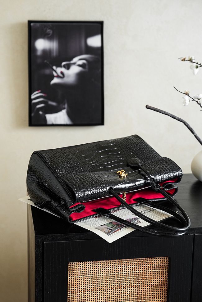 Chanel Crocodile Embossed Shopping Bag AS6428 black Chanel Crocodile Embossed Shopping Bag AS6428 black